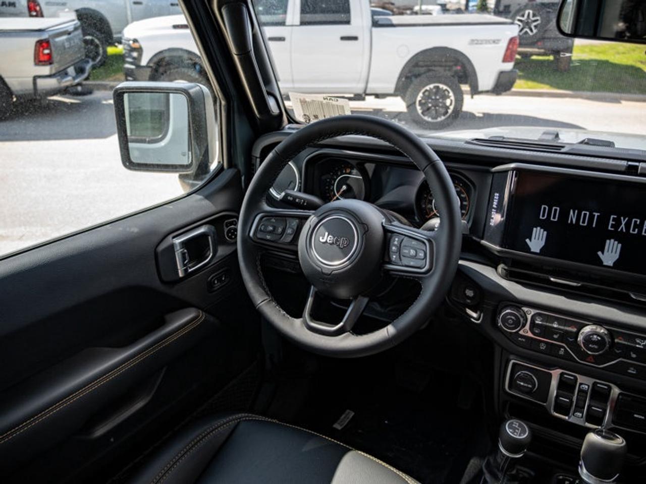 2026 Jeep Gladiator Sahara Photo