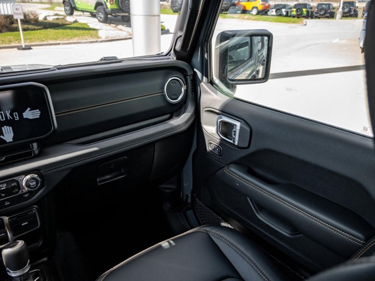 2026 Jeep Gladiator Sahara Photo