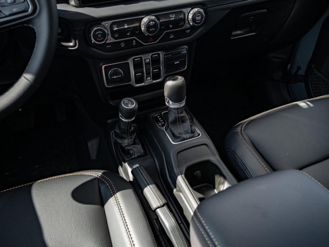 2026 Jeep Gladiator Sahara Photo