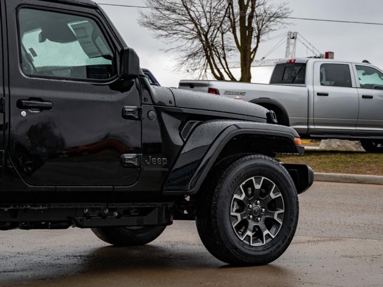 2026 Jeep Gladiator Sahara Photo