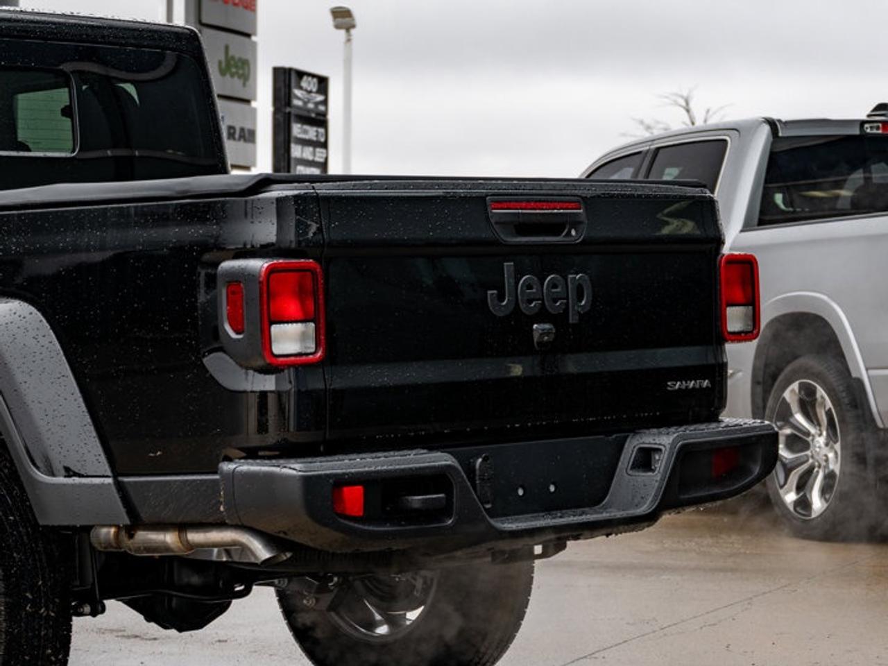 2026 Jeep Gladiator Sahara Photo