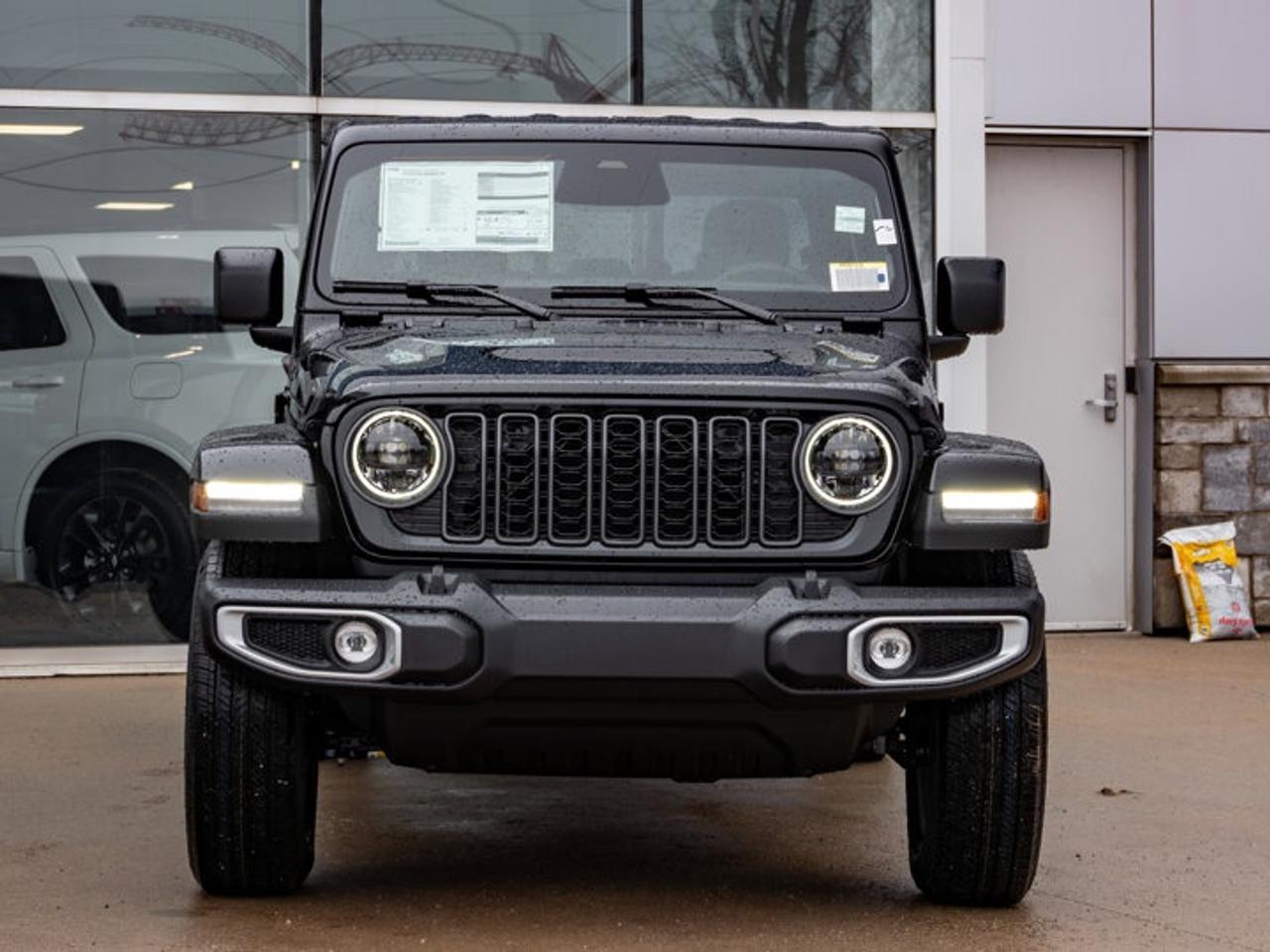 2026 Jeep Gladiator Sahara Photo