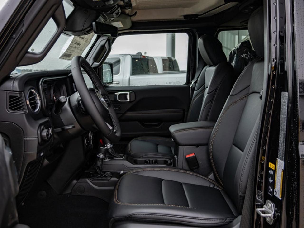 2026 Jeep Gladiator Sahara Photo