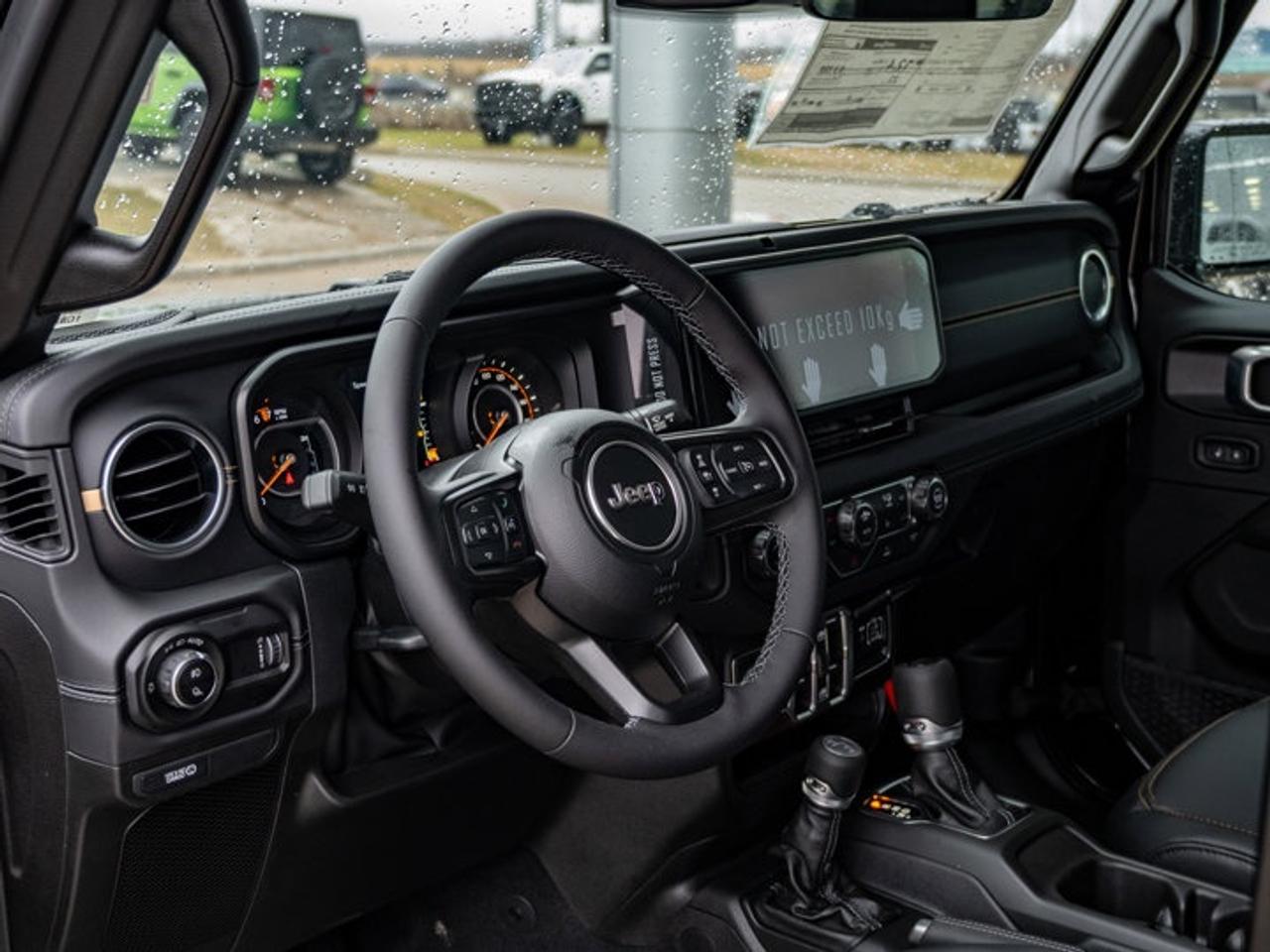 2026 Jeep Gladiator Sahara Photo