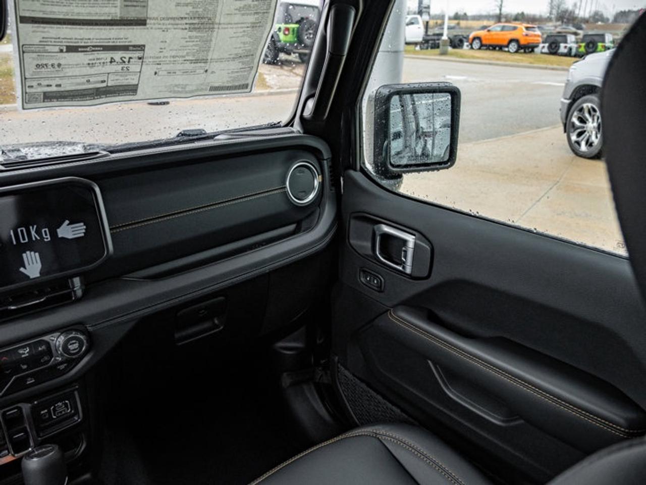 2026 Jeep Gladiator Sahara Photo