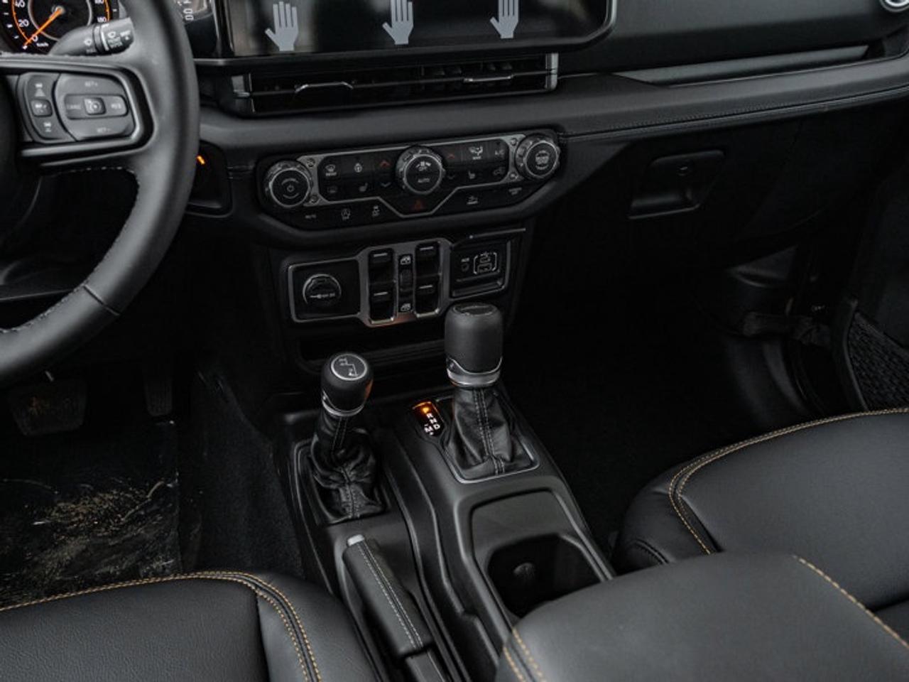 2026 Jeep Gladiator Sahara Photo