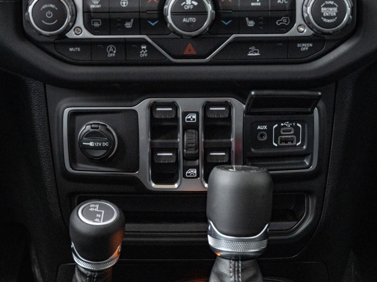 2026 Jeep Gladiator Sahara Photo