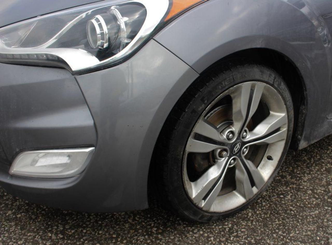 2015 Hyundai Veloster w/Tech*Heated Seats*Moon Roof*Rear Cam*Navigation Photo3