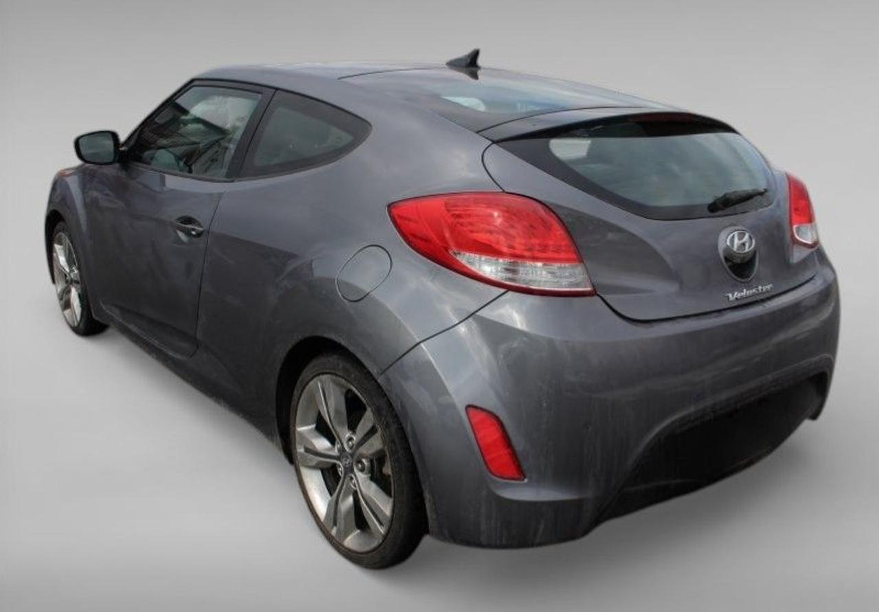 2015 Hyundai Veloster w/Tech*Heated Seats*Moon Roof*Rear Cam*Navigation Photo