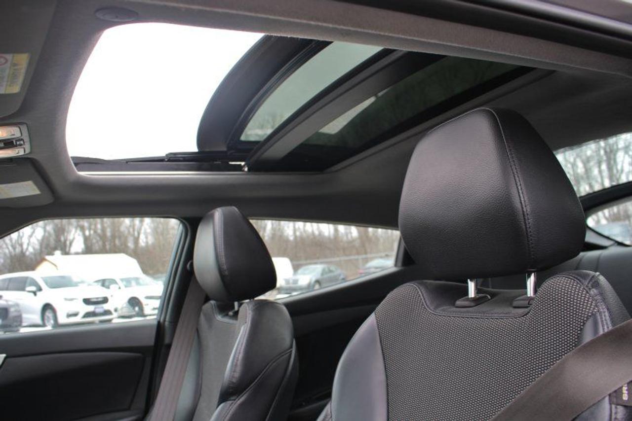 2015 Hyundai Veloster w/Tech*Heated Seats*Moon Roof*Rear Cam*Navigation Photo