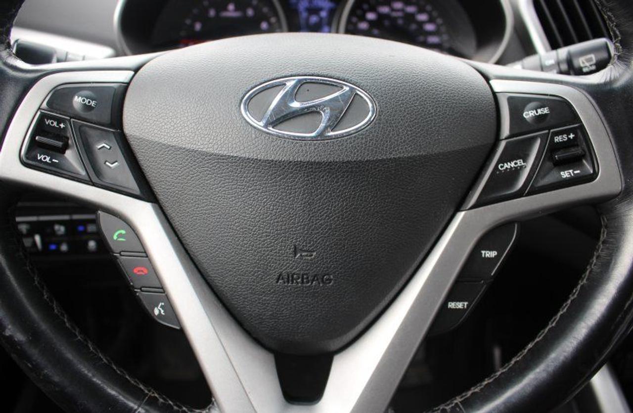 2015 Hyundai Veloster w/Tech*Heated Seats*Moon Roof*Rear Cam*Navigation Photo