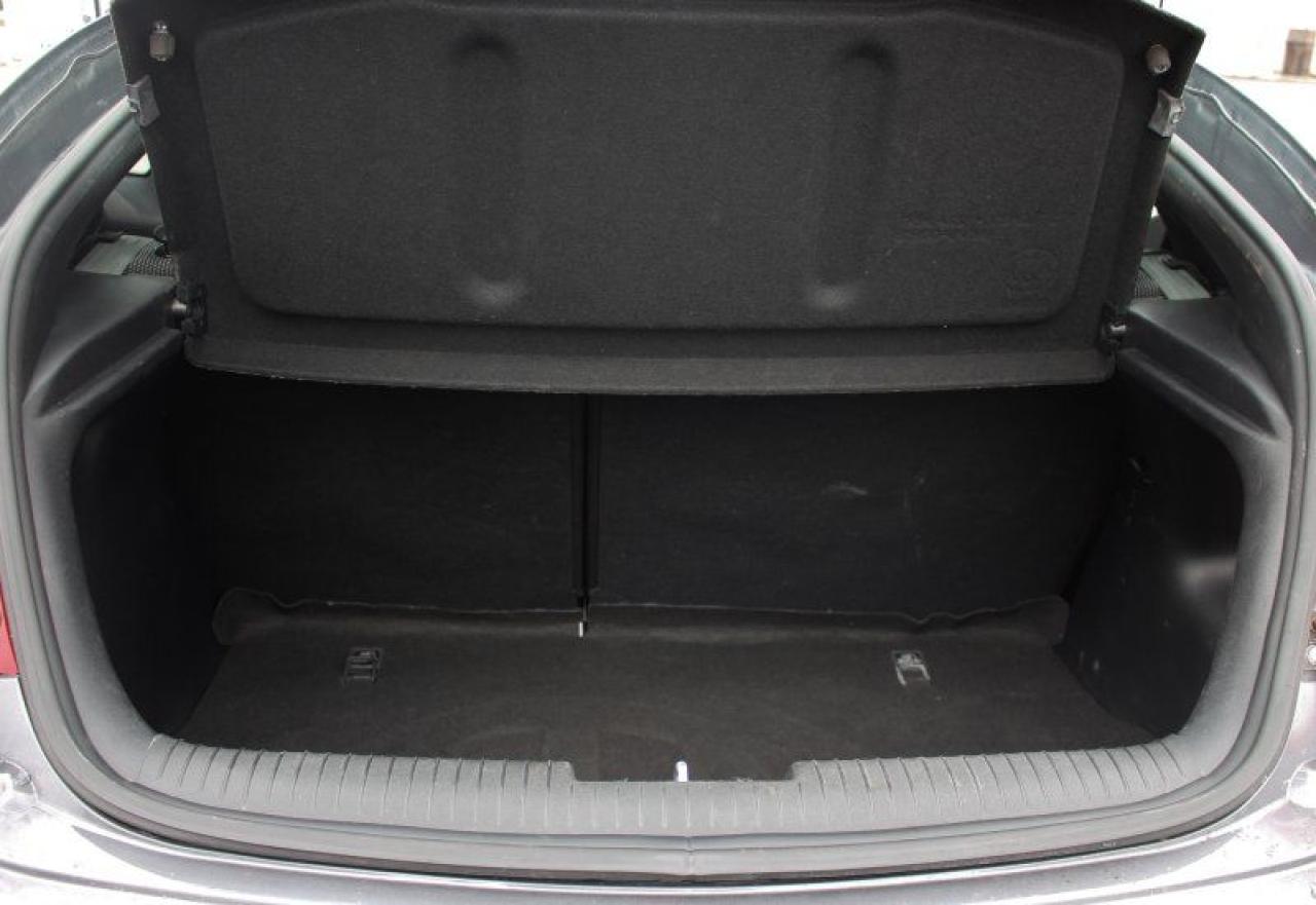 2015 Hyundai Veloster w/Tech*Heated Seats*Moon Roof*Rear Cam*Navigation Photo