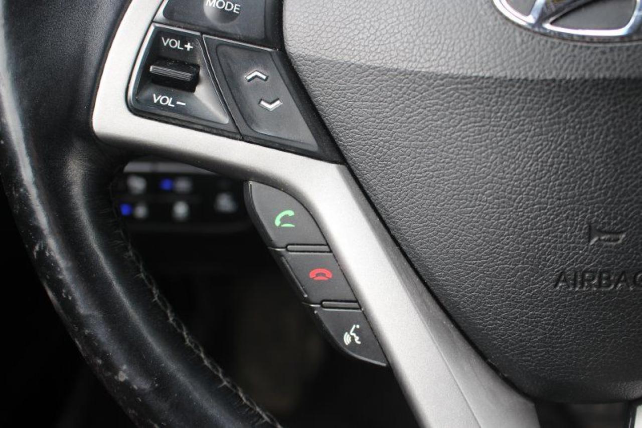 2015 Hyundai Veloster w/Tech*Heated Seats*Moon Roof*Rear Cam*Navigation Photo