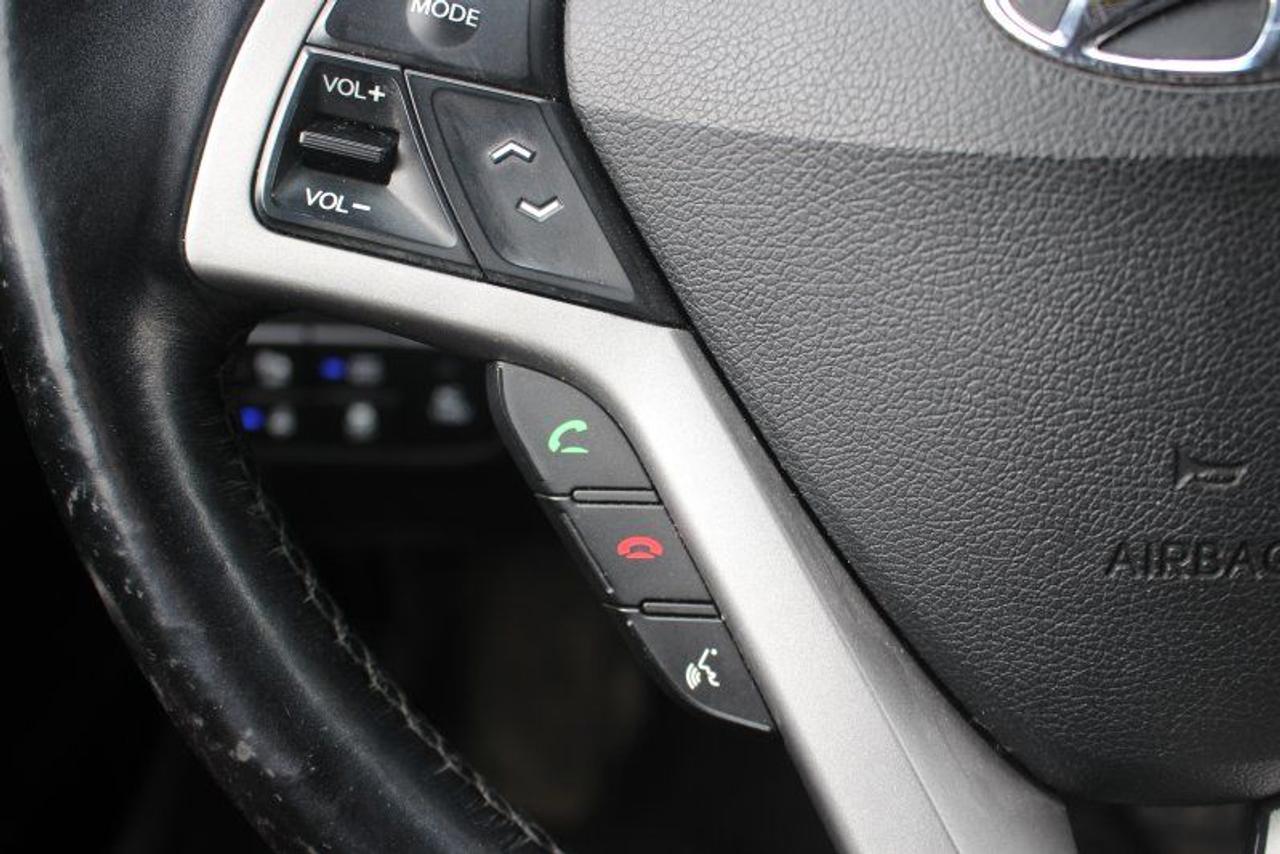 2015 Hyundai Veloster w/Tech*Heated Seats*Moon Roof*Rear Cam*Navigation Photo