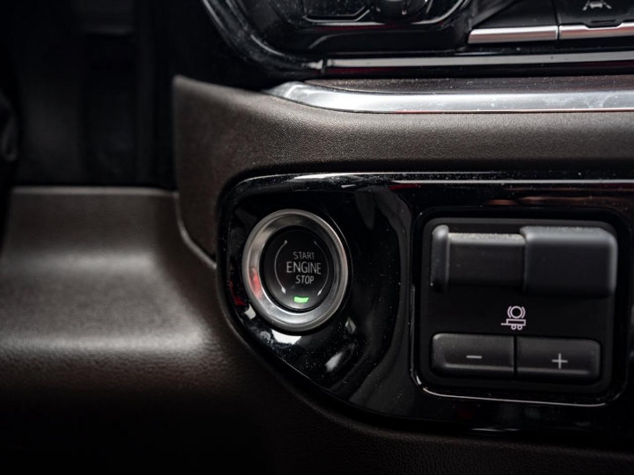 2025 GMC Sierra 1500 SLT Photo