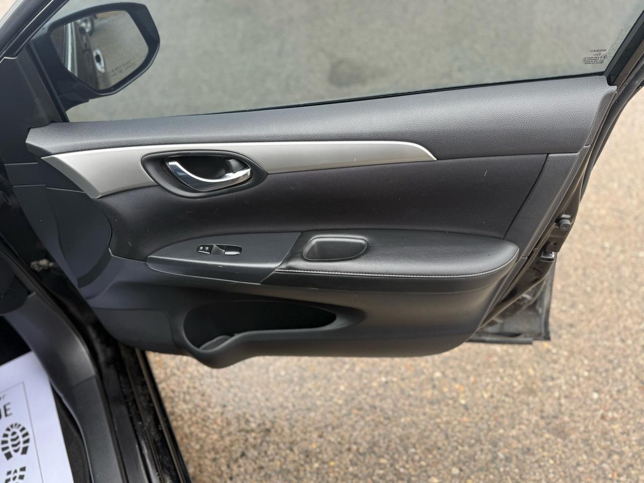 2016 Nissan Sentra S Photo