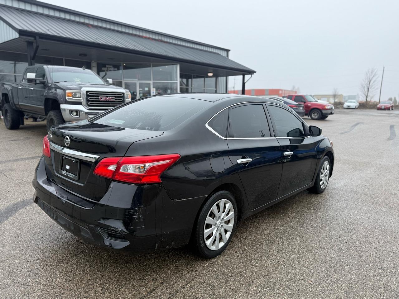 2016 Nissan Sentra S Photo3