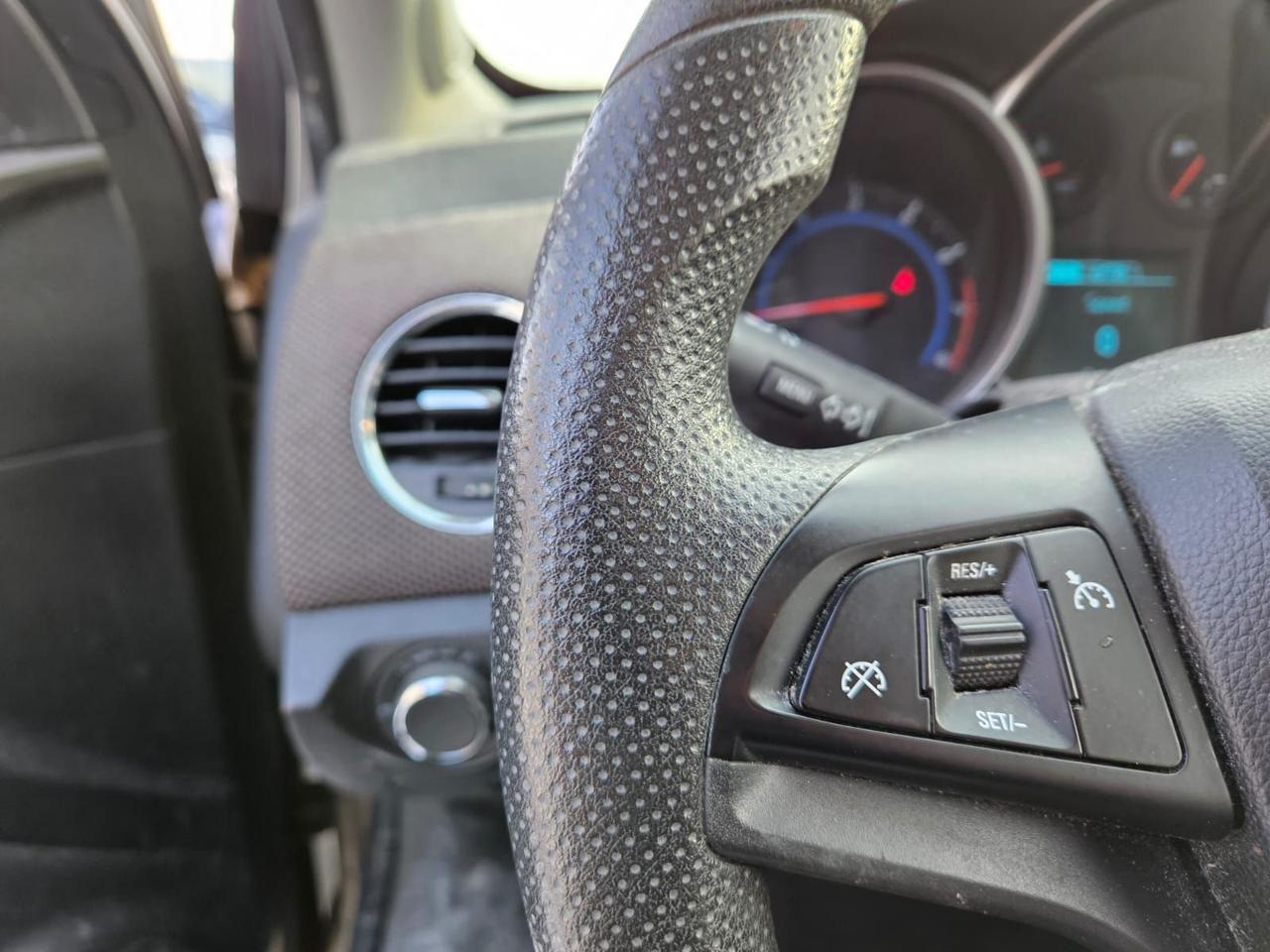 2015 Chevrolet Cruze 1LT Photo