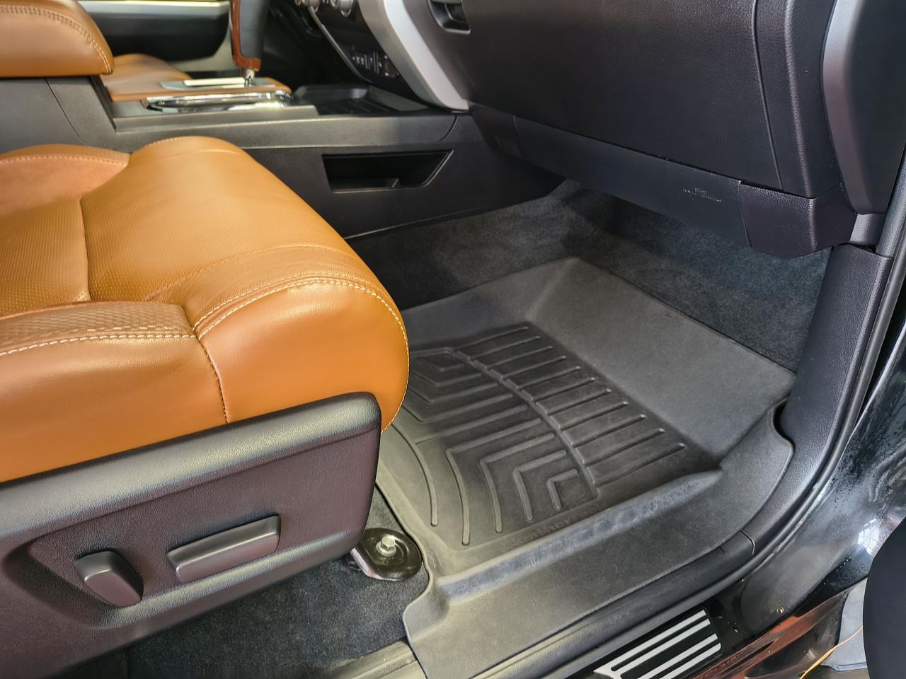 2021 Toyota Tundra Platinum Photo0