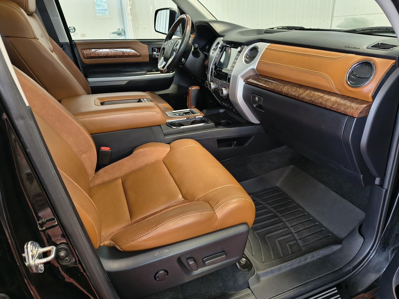 2021 Toyota Tundra Platinum Photo0