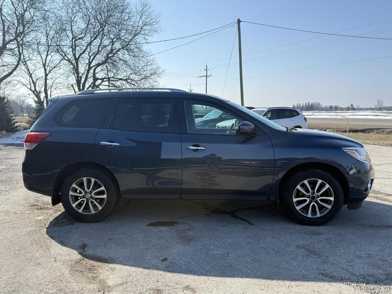 2015 Nissan Pathfinder SV | 7 PASSENGER | BACKUP CAMAERA | HEATED SEATS Photo