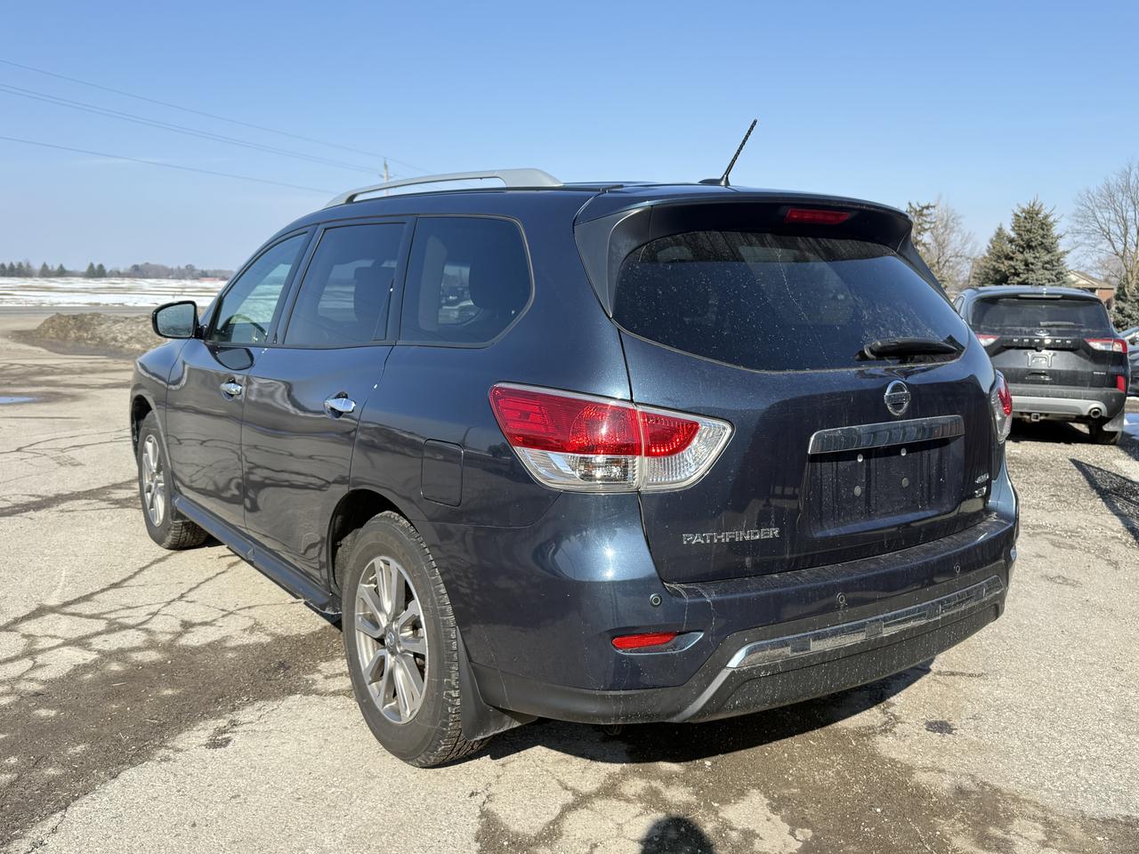 2015 Nissan Pathfinder SV | 7 PASSENGER | BACKUP CAMAERA | HEATED SEATS Photo