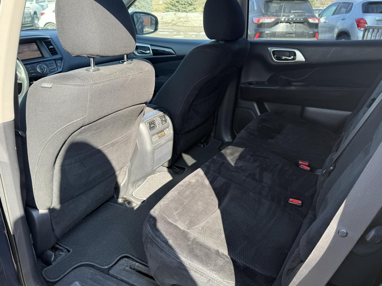 2015 Nissan Pathfinder SV | 7 PASSENGER | BACKUP CAMAERA | HEATED SEATS Photo