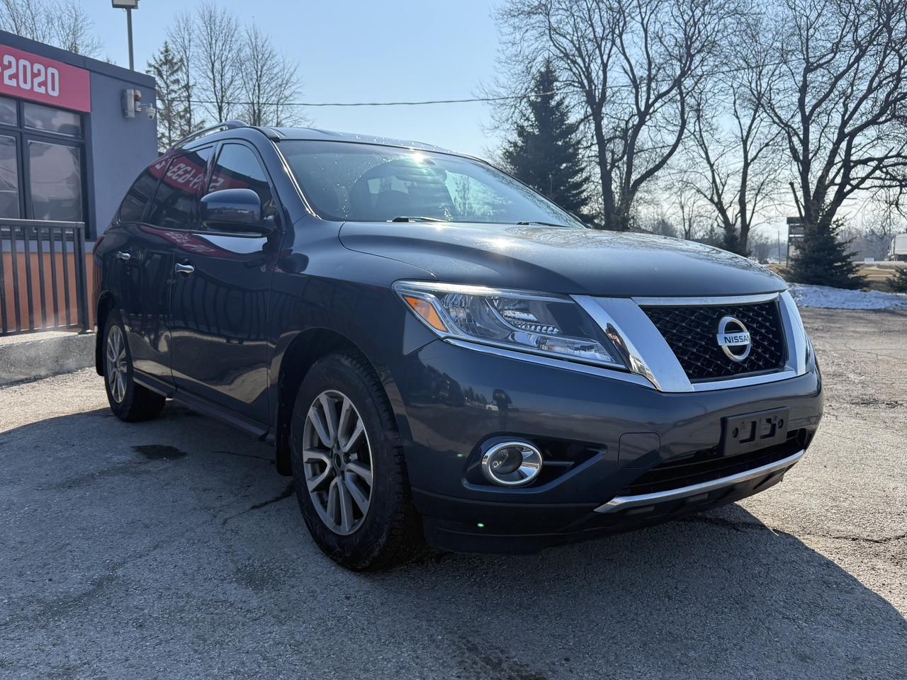 2015 Nissan Pathfinder SV | 7 PASSENGER | BACKUP CAMAERA | HEATED SEATS Photo