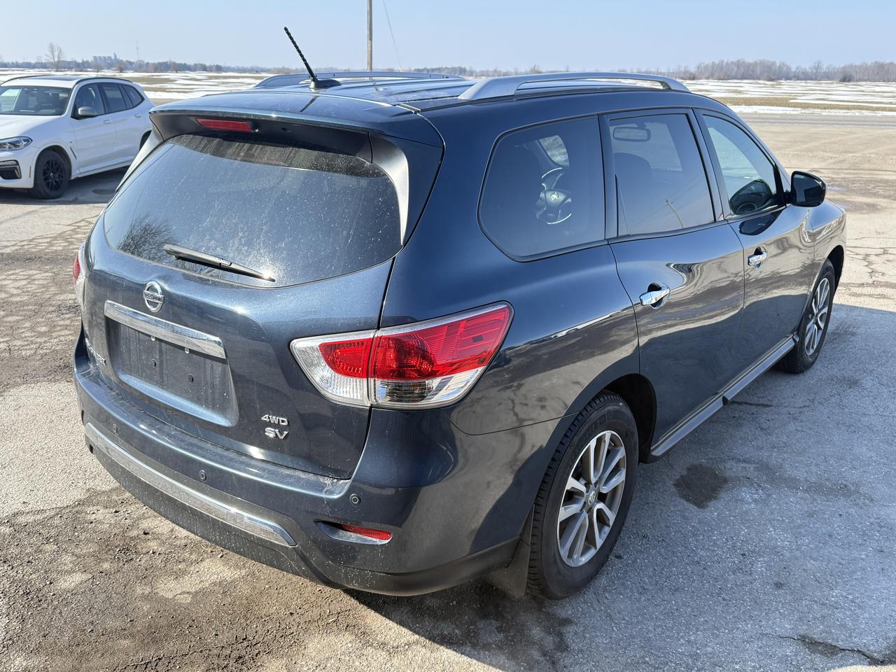 2015 Nissan Pathfinder SV | 7 PASSENGER | BACKUP CAMAERA | HEATED SEATS Photo