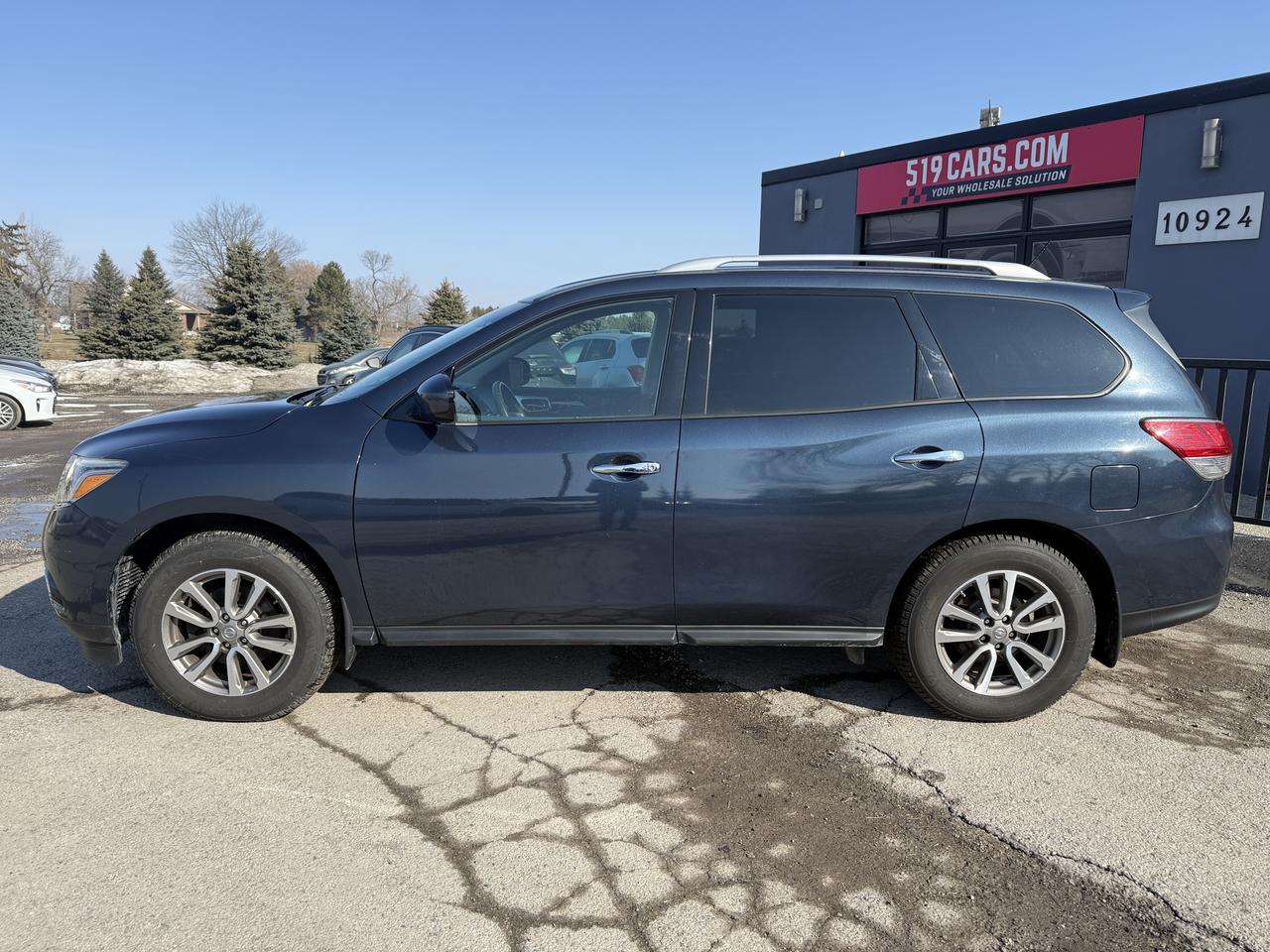 2015 Nissan Pathfinder SV | 7 PASSENGER | BACKUP CAMAERA | HEATED SEATS Photo