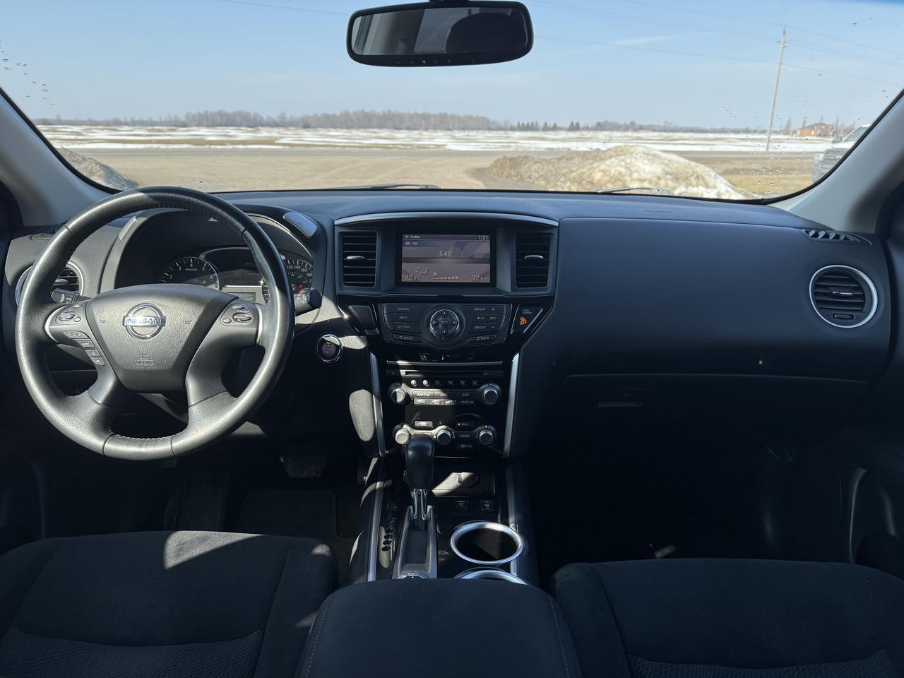 2015 Nissan Pathfinder SV | 7 PASSENGER | BACKUP CAMAERA | HEATED SEATS Photo