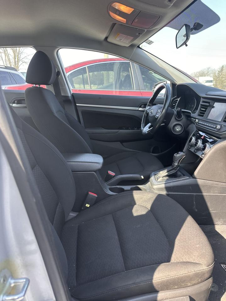 2019 Hyundai Elantra Preferred Photo4