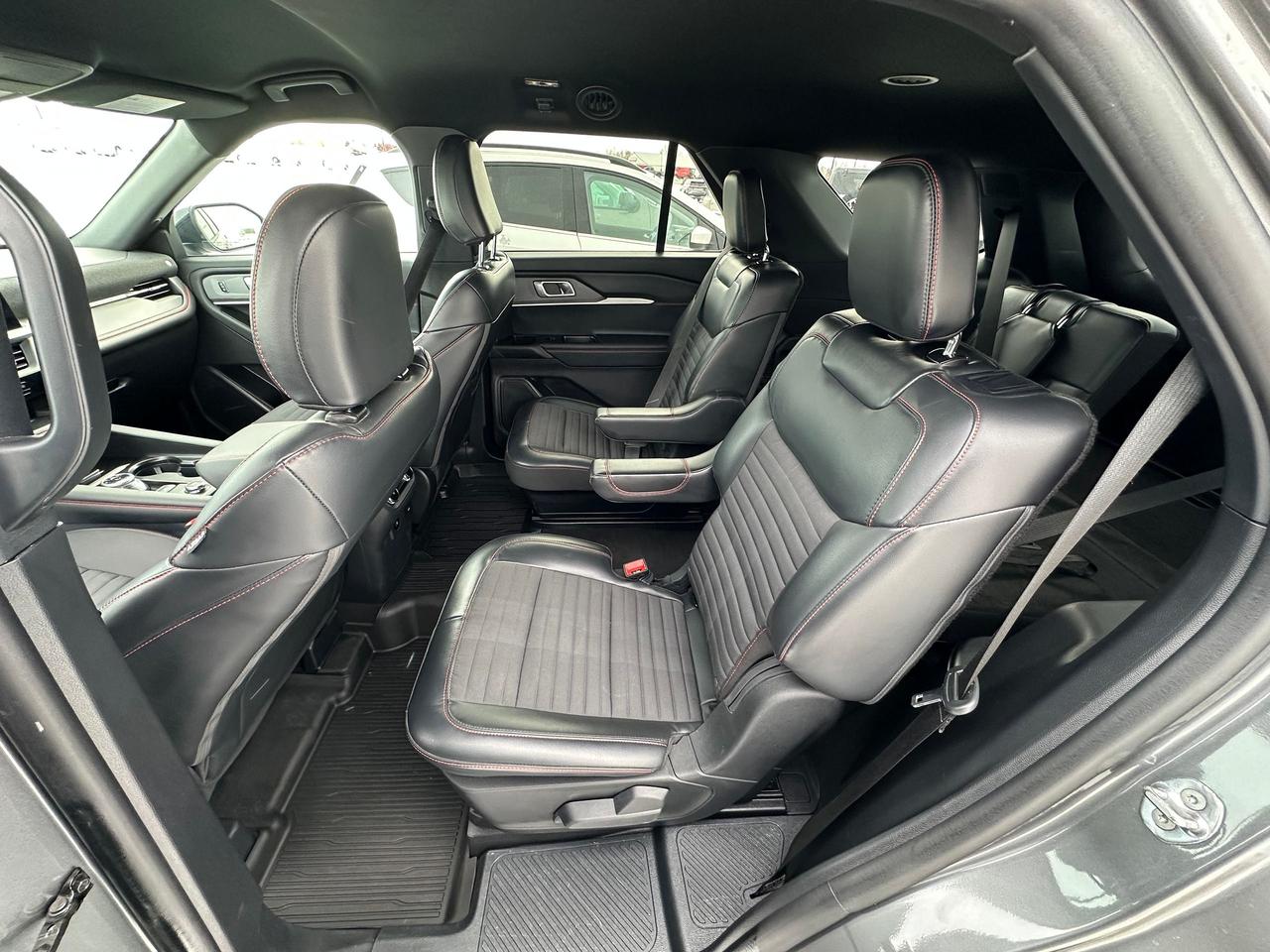 2025 Ford Explorer ST-Line 4WD Photo5