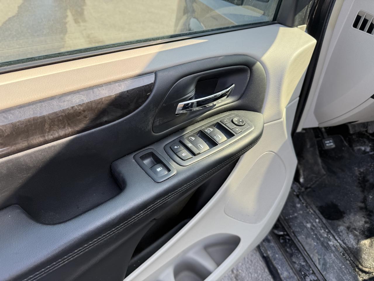 2016 Dodge Grand Caravan Crew Plus Photo