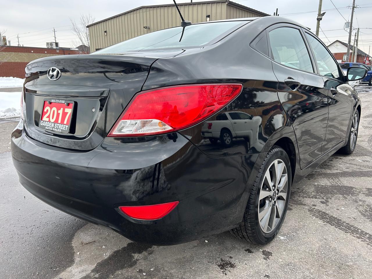 2017 Hyundai Accent GLS Photo4