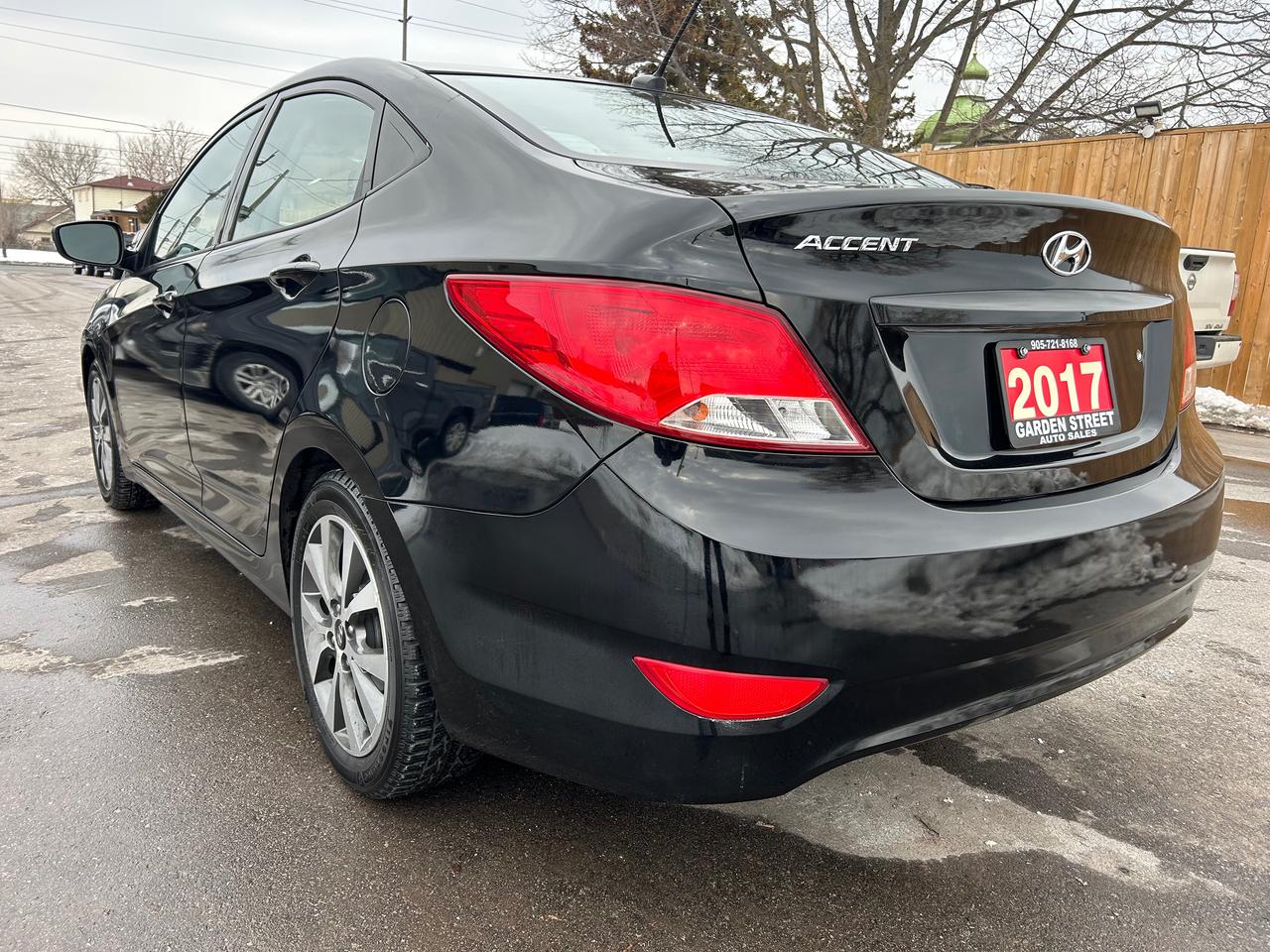 2017 Hyundai Accent GLS Photo2