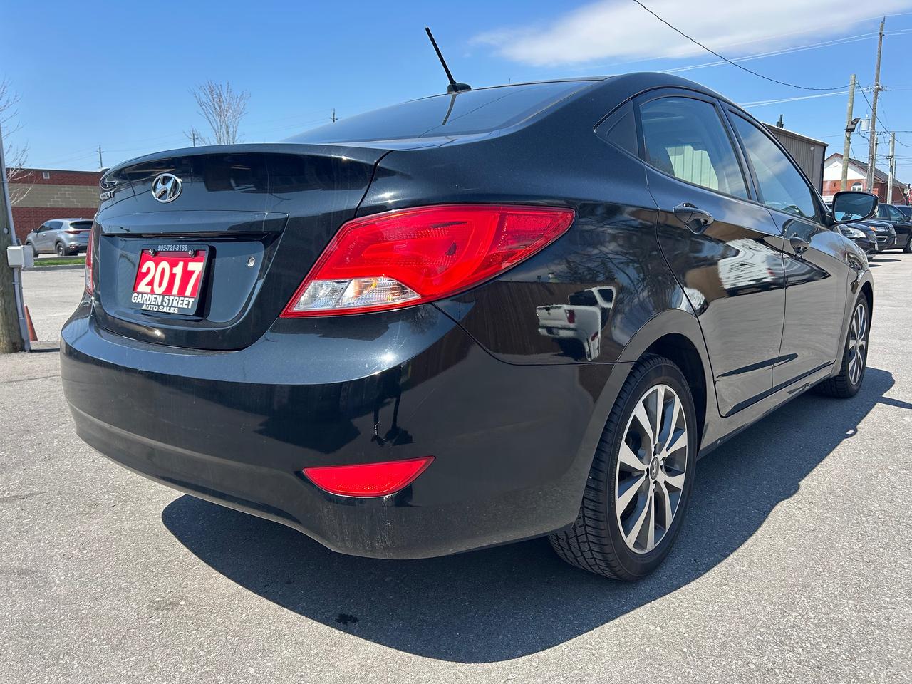 2017 Hyundai Accent GLS Photo4