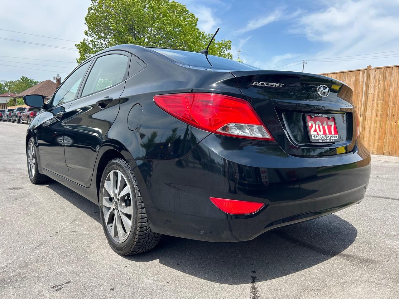 2017 Hyundai Accent GLS Photo2