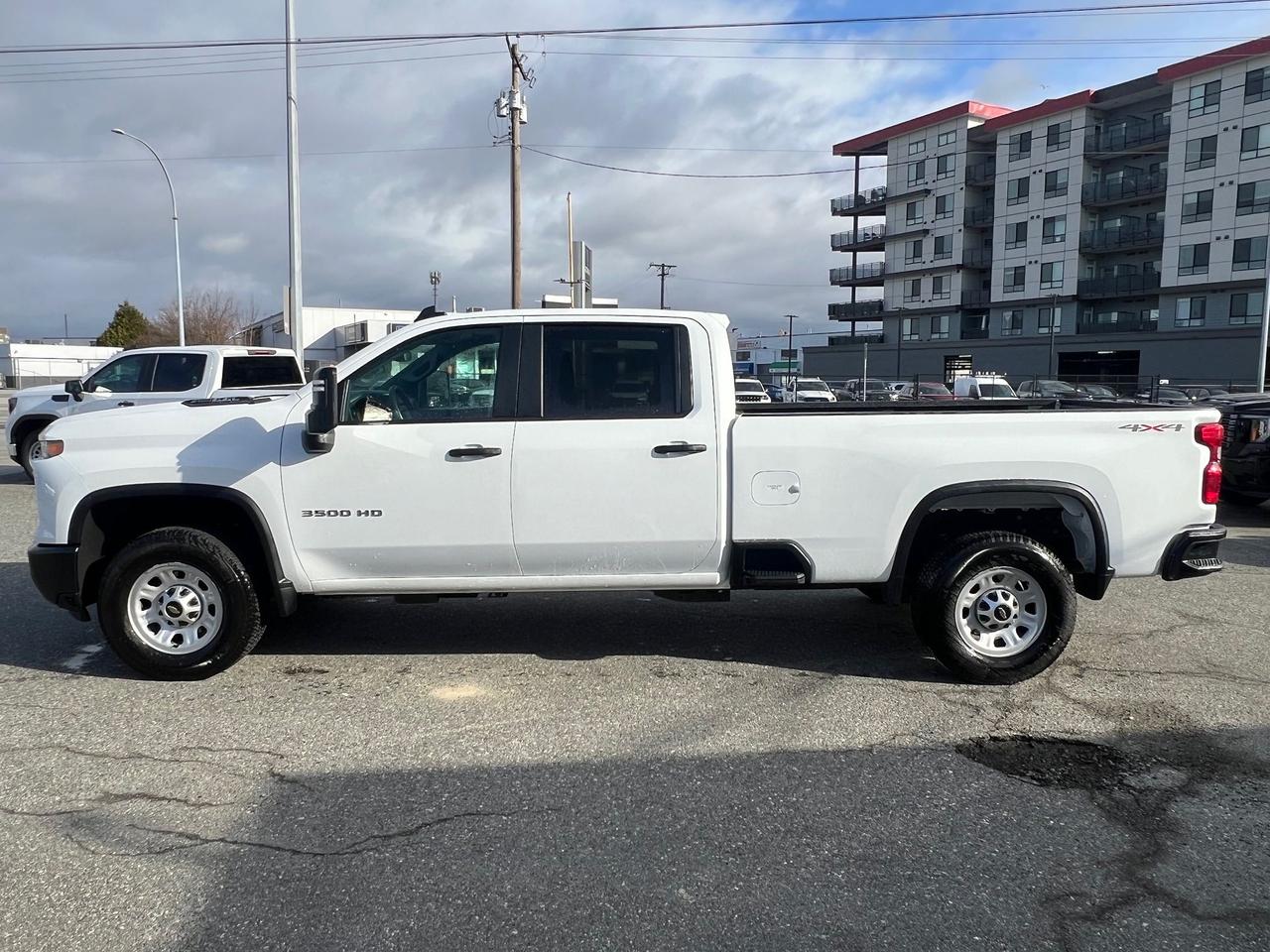 2025 Chevrolet Silverado 3500 4WD Crew Cab 172" Photo4