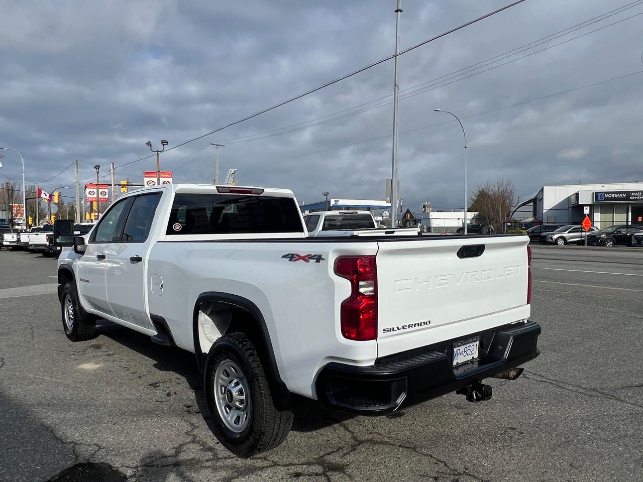 2025 Chevrolet Silverado 3500 4WD Crew Cab 172" Photo5