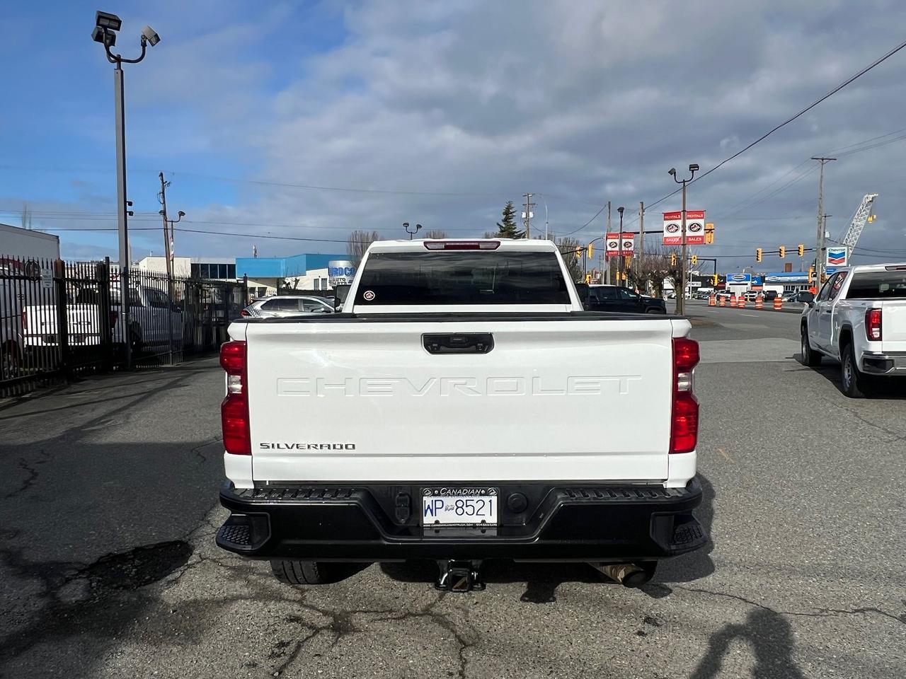 2025 Chevrolet Silverado 3500 4WD Crew Cab 172" Photo6