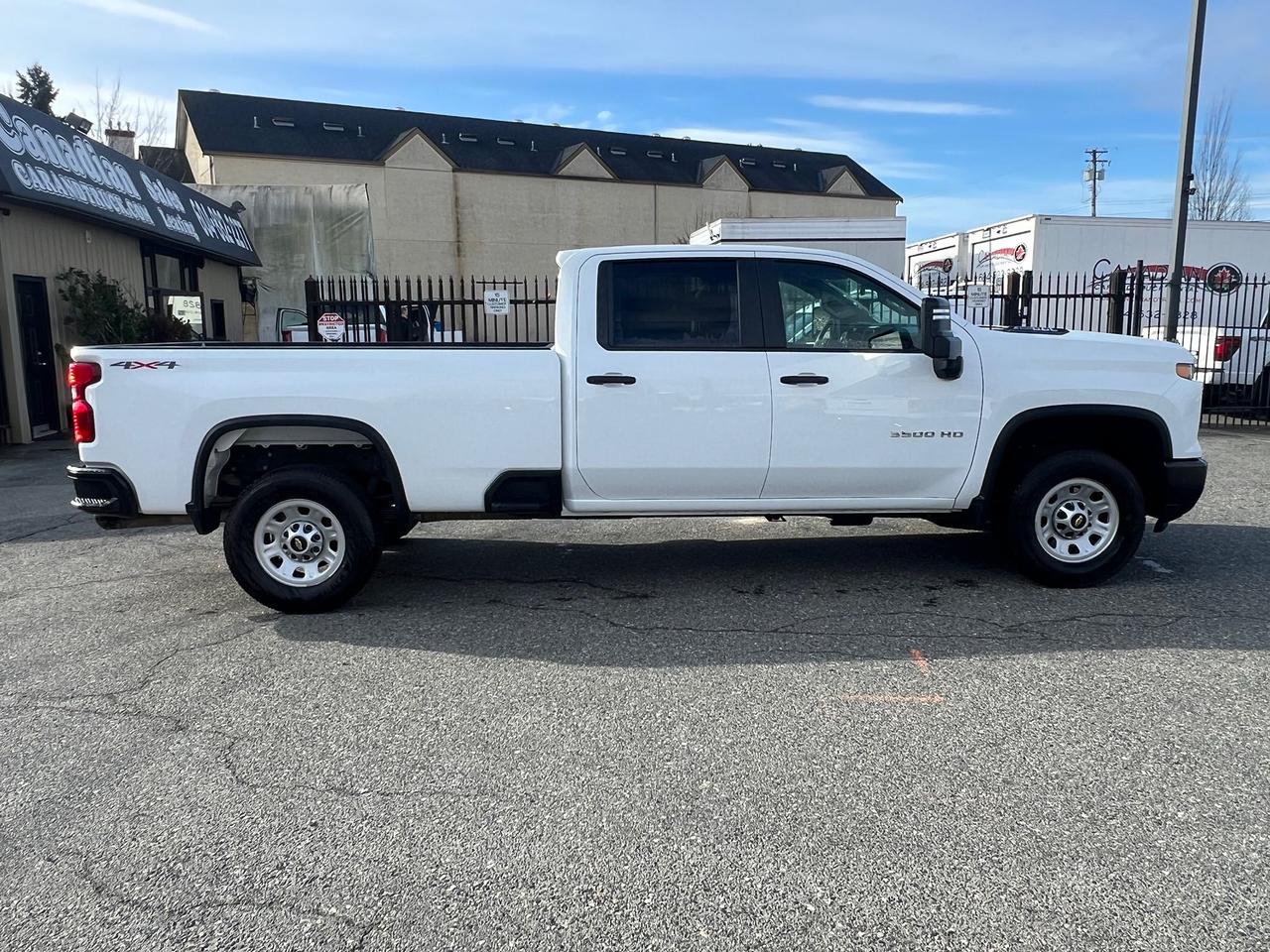 2025 Chevrolet Silverado 3500 4WD Crew Cab 172" Photo9