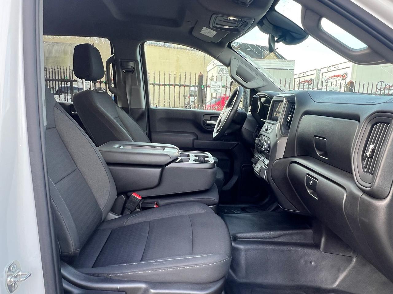 2025 Chevrolet Silverado 3500 4WD Crew Cab 172" Photo10