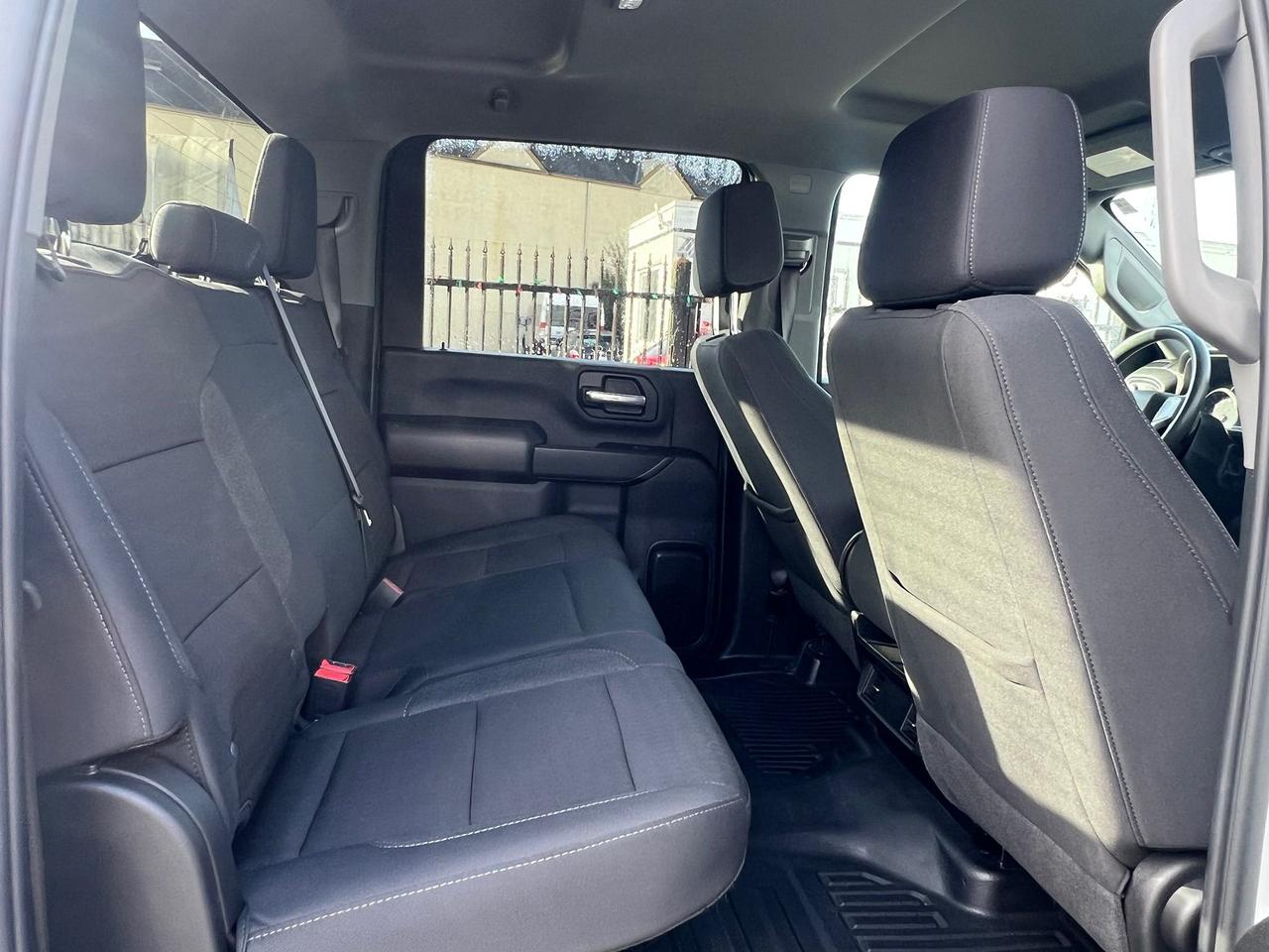 2025 Chevrolet Silverado 3500 4WD Crew Cab 172" Photo11