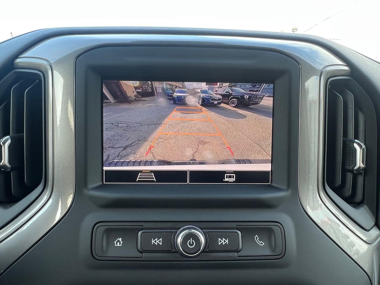 2025 Chevrolet Silverado 3500 4WD Crew Cab 172" Photo17