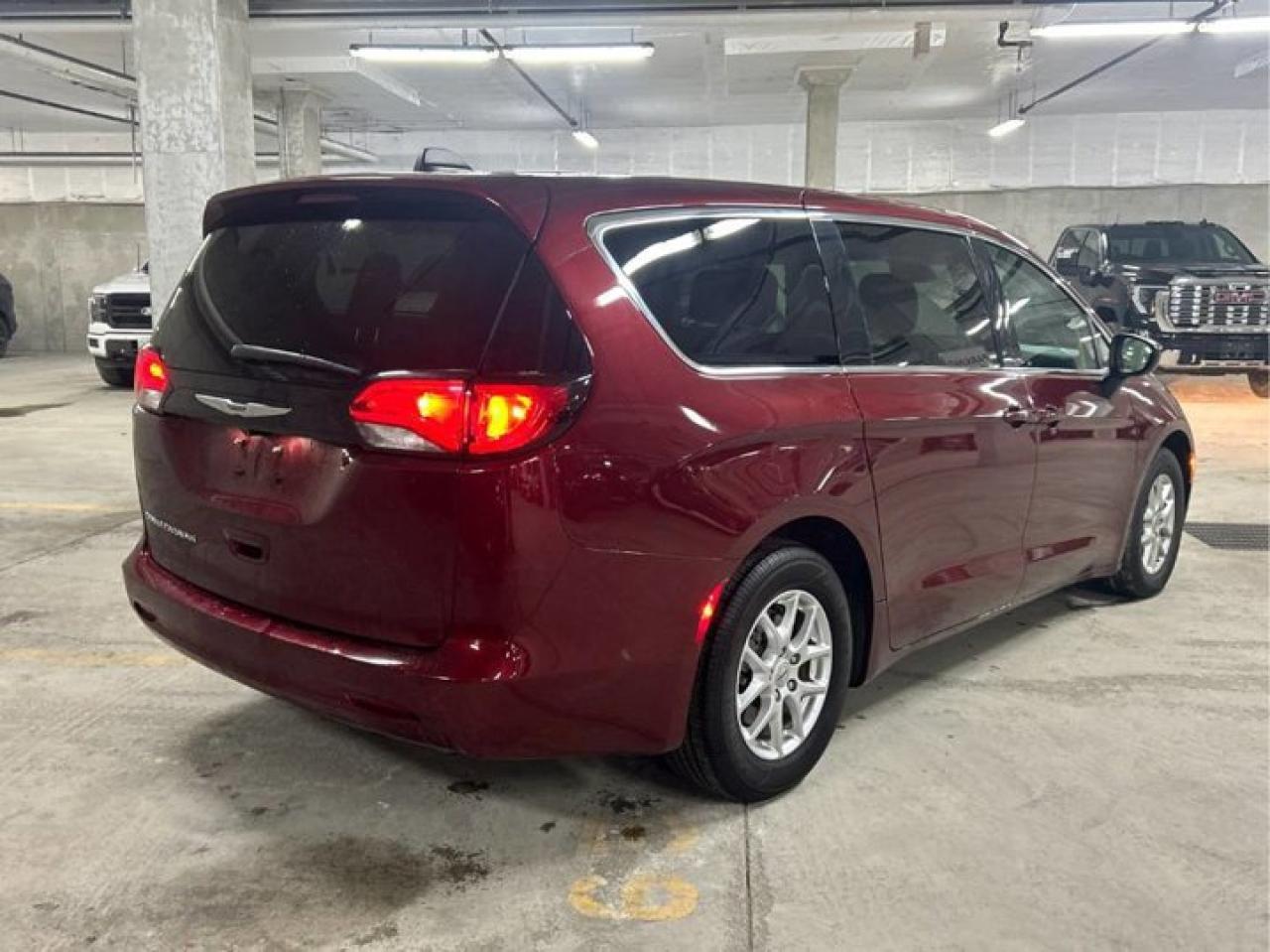 2023 Dodge Grand Caravan SXT | Heated Seats + Steering | Remote Start | Carplay + Android Auto | Power Liftgate | and More ! Photo3