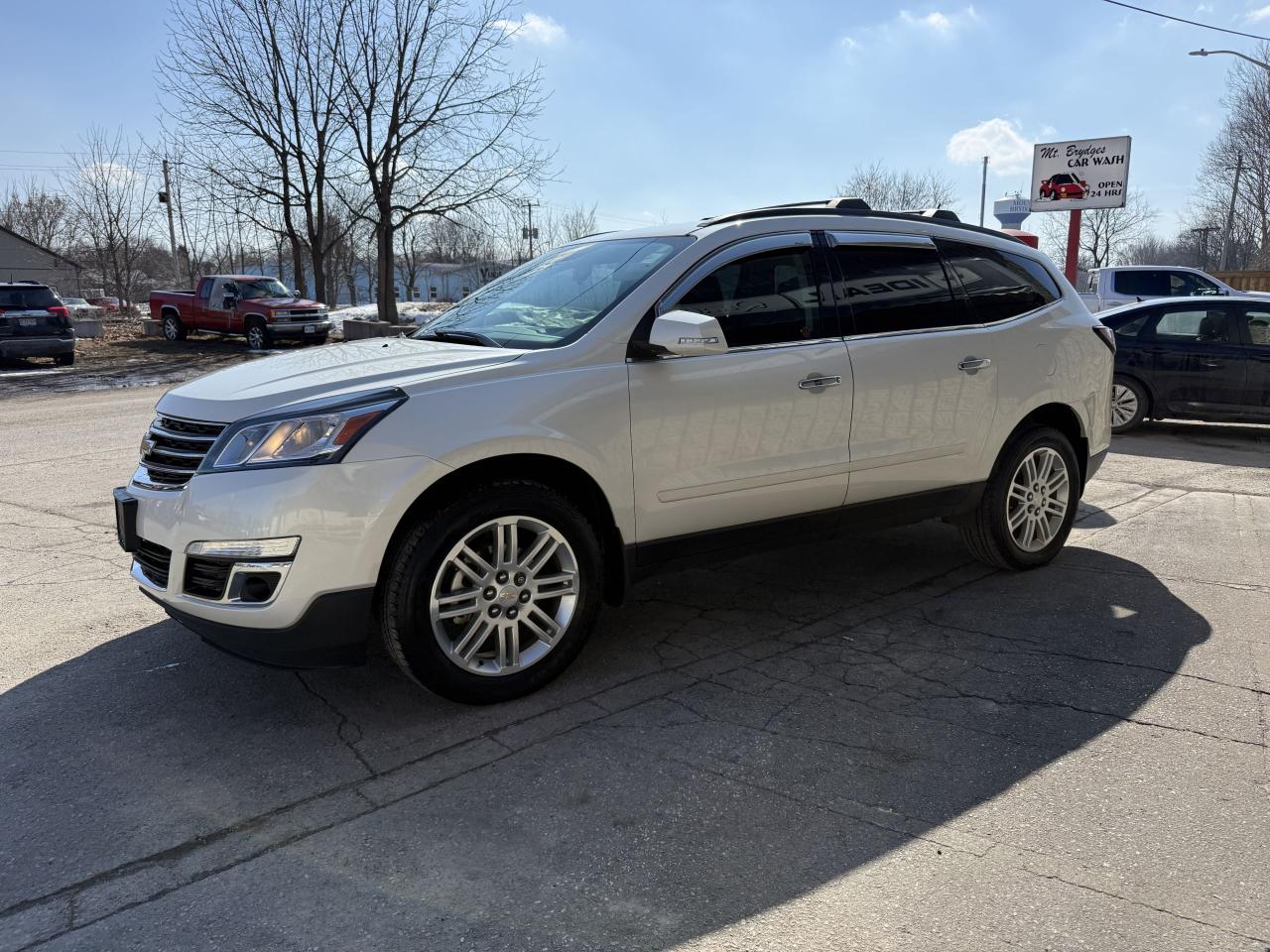 2015 Chevrolet Traverse LT Photo2