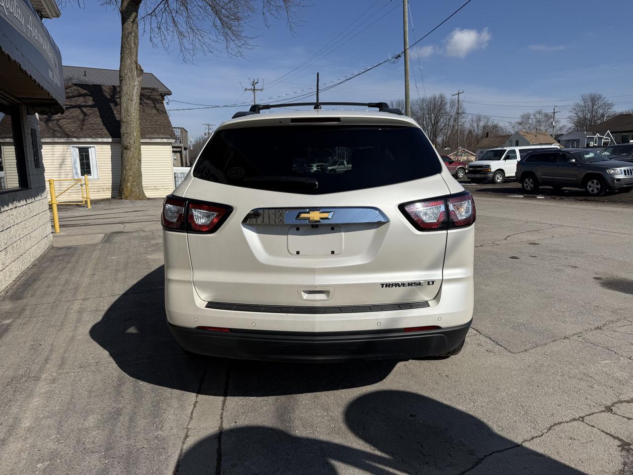 2015 Chevrolet Traverse LT Photo3