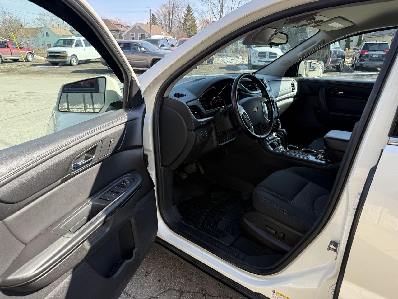 2015 Chevrolet Traverse LT Photo4