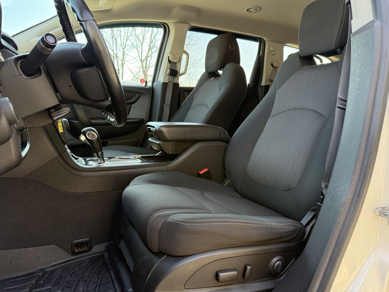 2015 Chevrolet Traverse LT Photo